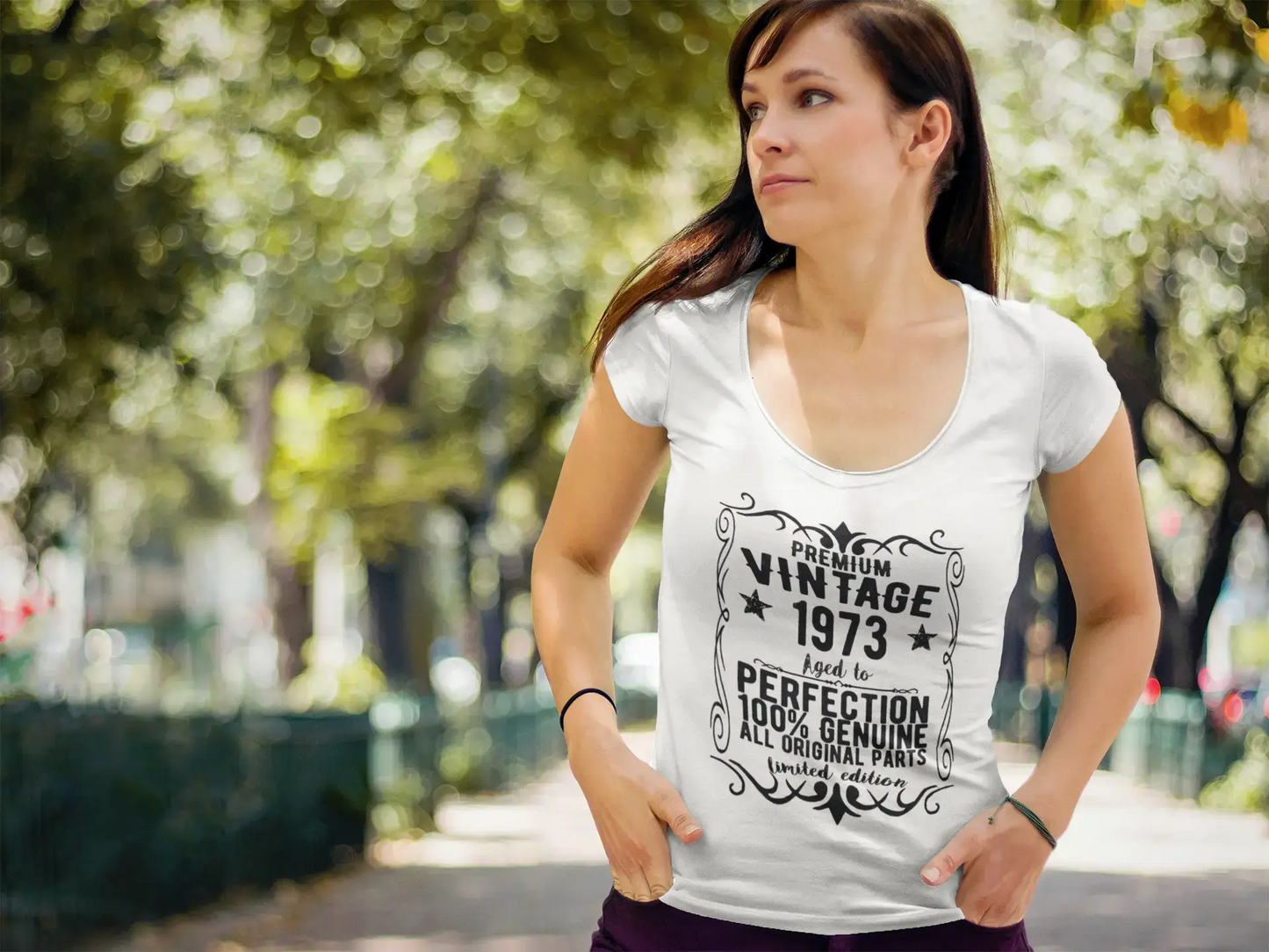 Premium Vintage Année 1973, Blanc, T-shirt à manches courtes et col rond pour femme, t-shirt cadeau 00368