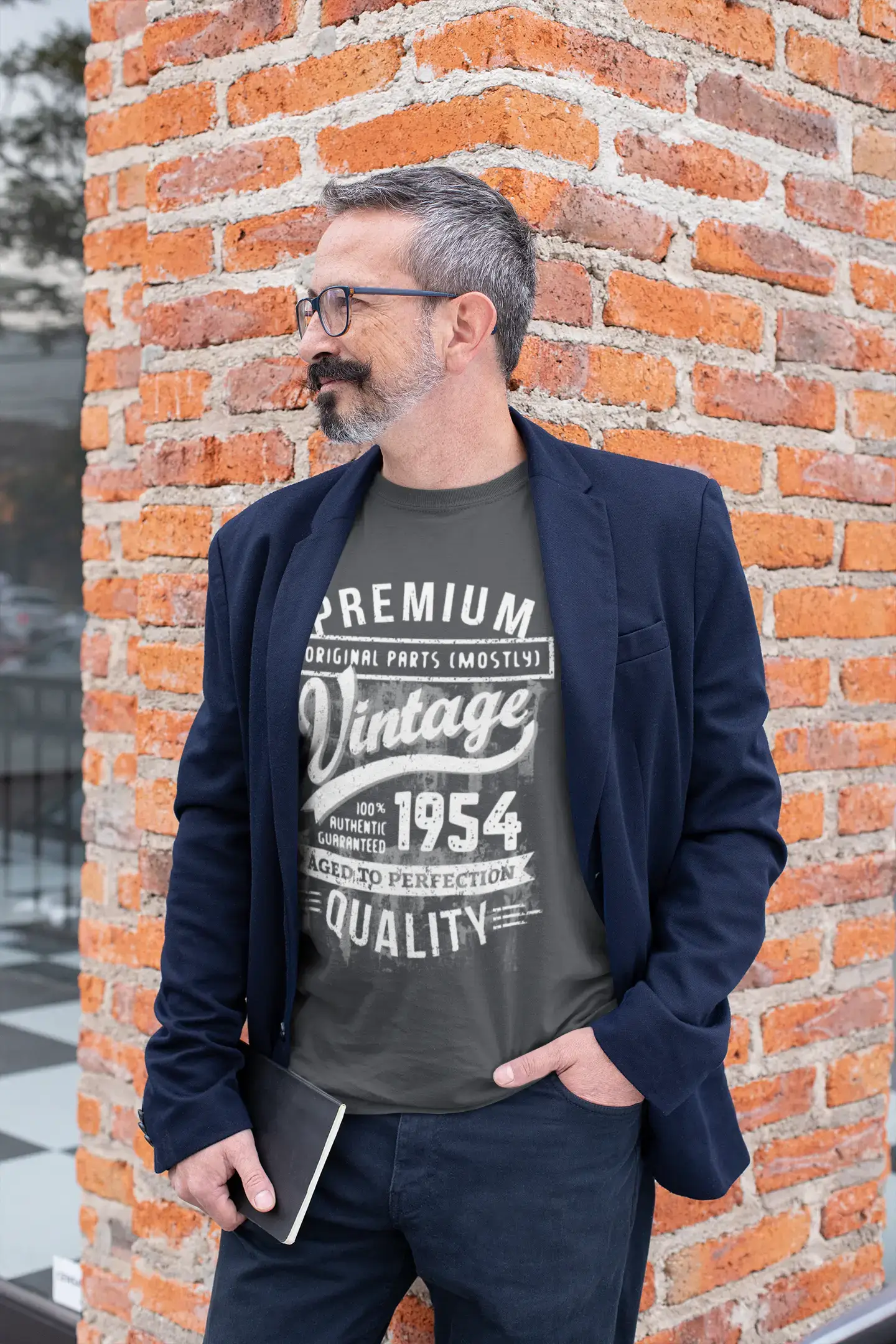 ULTRABASIC - Graphic Men's 1954 Aged to Perfection Birthday Gift T-Shirt