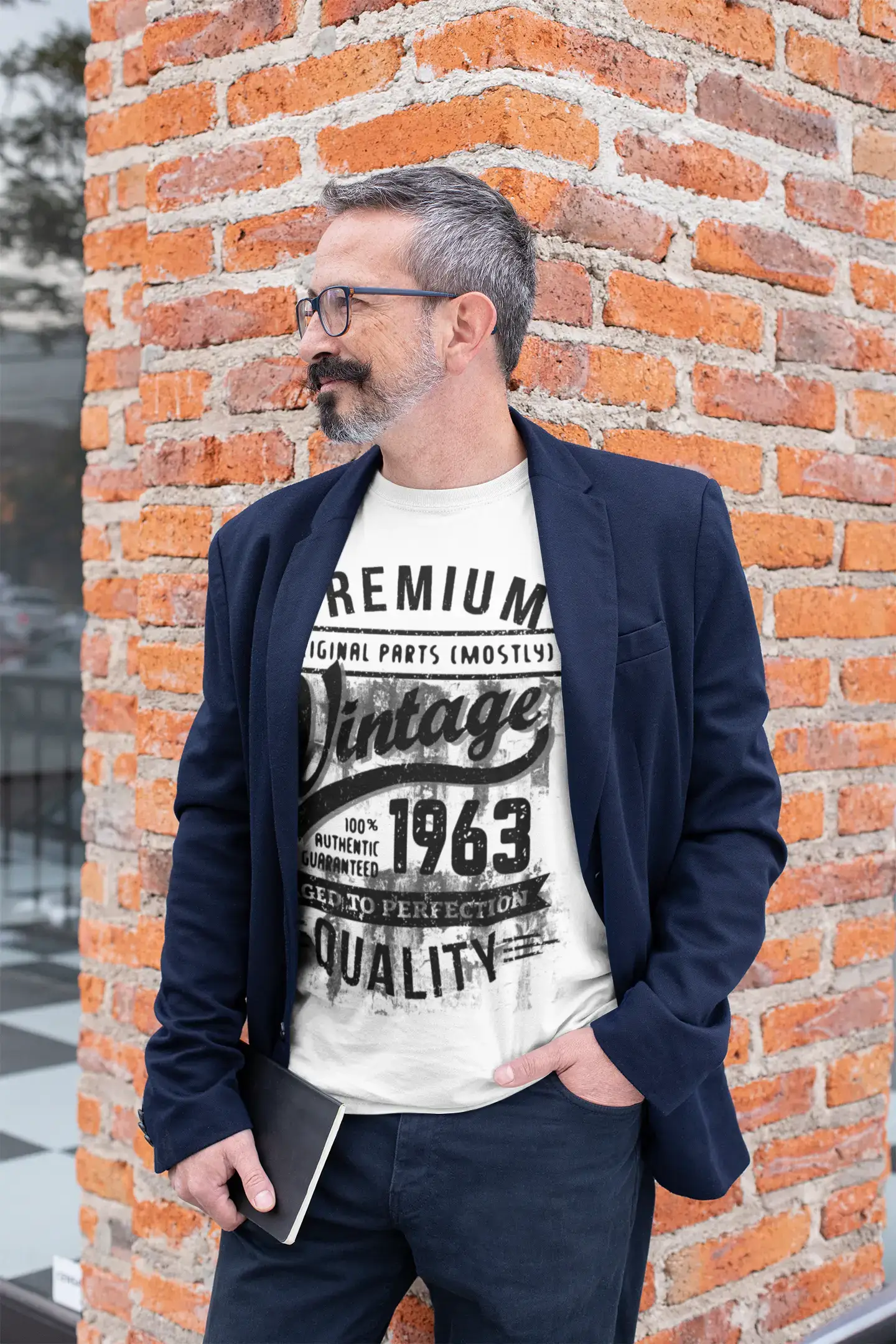 ULTRABASIC – <span>Grafisches</span> <span>Herren</span> -T-Shirt „1963 Aged to Perfection“ <span>als</span> <span>Geburtstagsgeschenk</span>