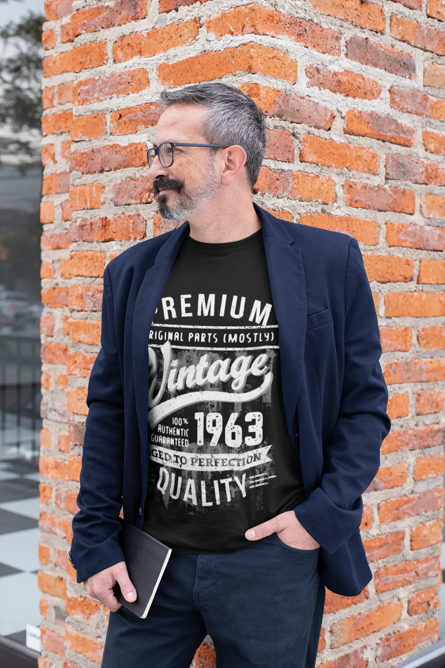 ULTRABASIC – <span>Grafisches</span> <span>Herren</span> -T-Shirt „1963 Aged to Perfection“ <span>als</span> <span>Geburtstagsgeschenk</span>