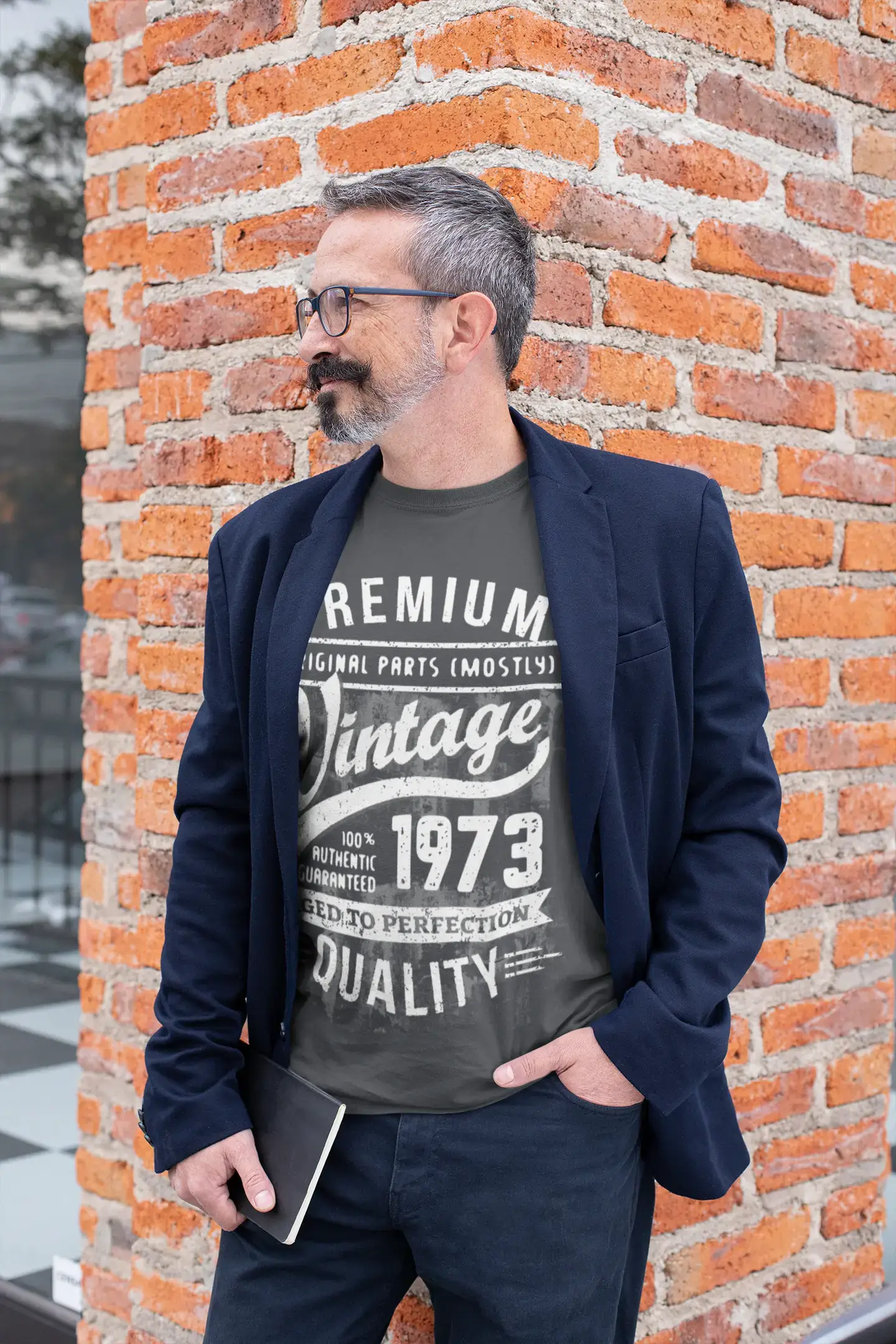 ULTRABASIC - Graphic Men's 1973 Aged to Perfection Birthday Gift T-Shirt