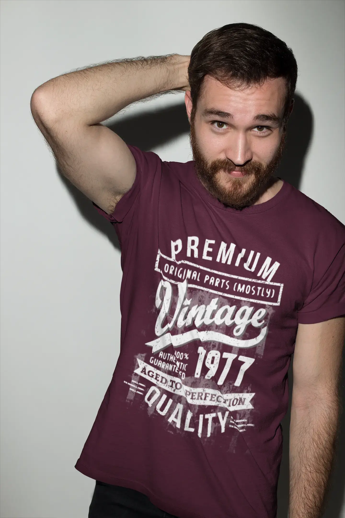 ULTRABASIC - Graphic Men's 1977 Aged to Perfection Birthday Gift T-Shirt