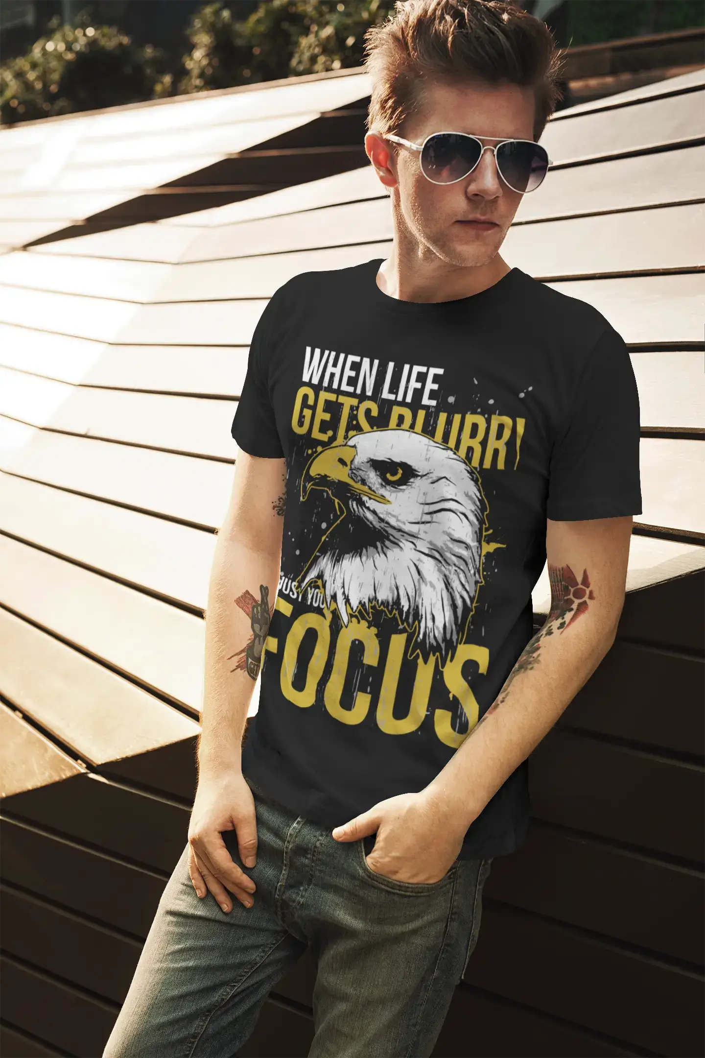 ULTRABASIC Herren-Grafik-T-Shirt „When Life Gets Blurry Adjust Focus“ – Eagle Face