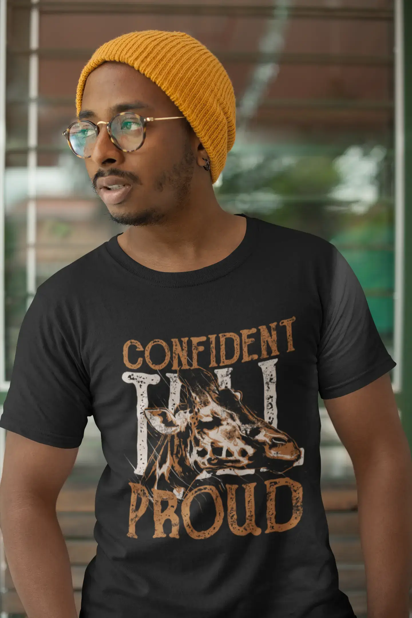 ULTRABASIC Herren-Grafik-T-Shirt „Confident Proud“ – großes Giraffen-Shirt für Männer