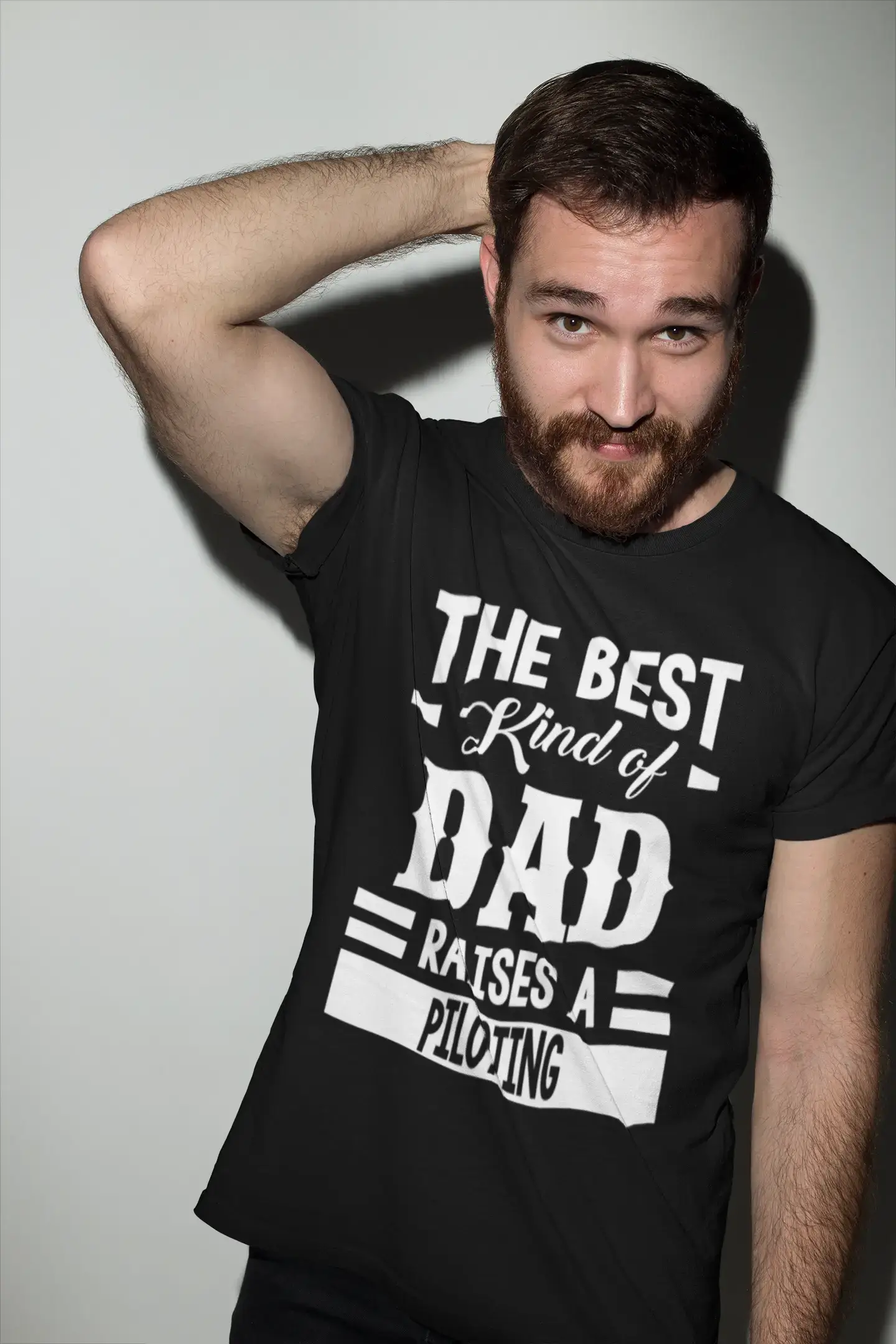 ULTRABASIC Herren-Grafik-T-Shirt „Dad Raises a Piloting“.